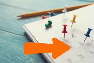 Ansicht eines Kalenders mit verschiedenen Pins